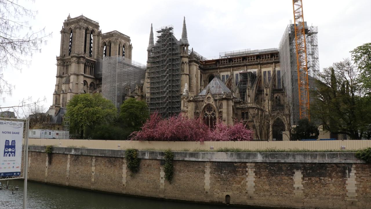 Cumhurbaşkanı Macron`dan restorasyon 5 yılda bitecek sözü