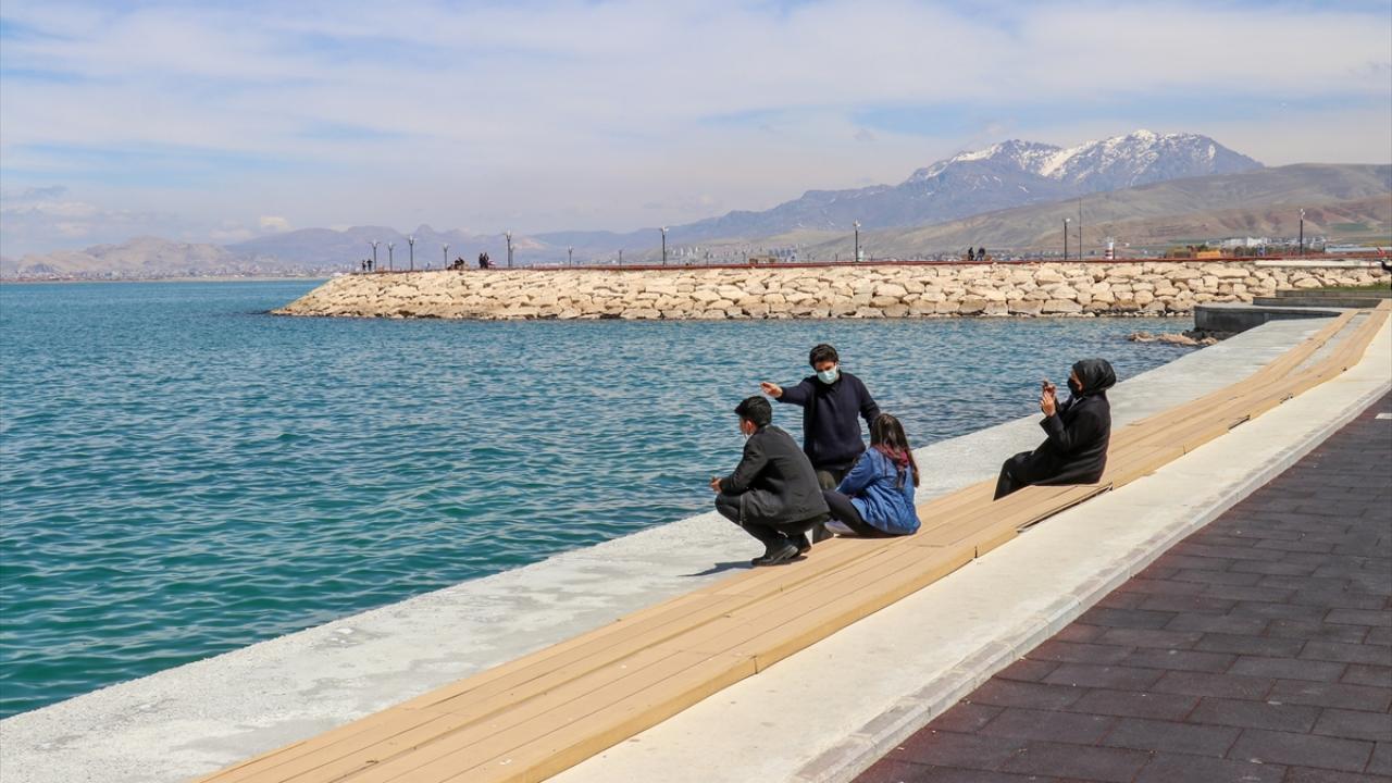 Van Valisi`nden Rubisns`e kahvaltı daveti