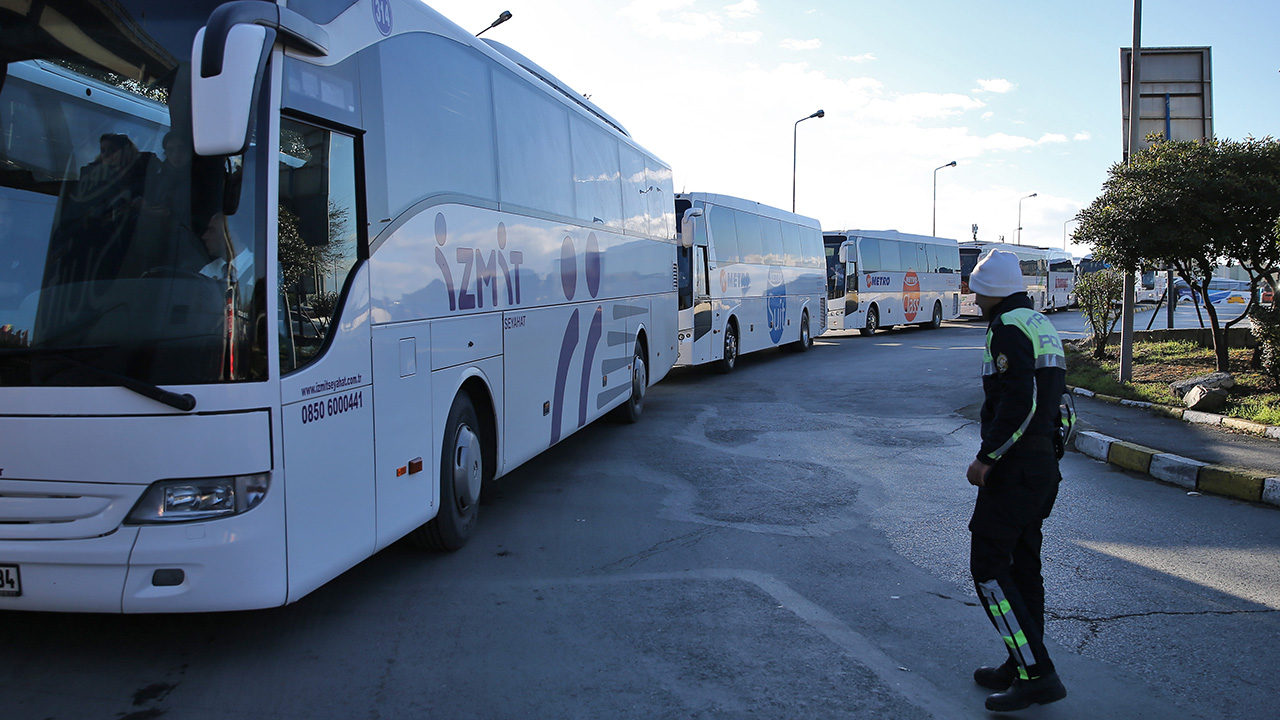 Zorunlu hali bulunmayanların (65 yaş ve üzeri ile 18 yaş altında kalanlar hariç) şehirlerarası seyahatleri nasıl olacak?