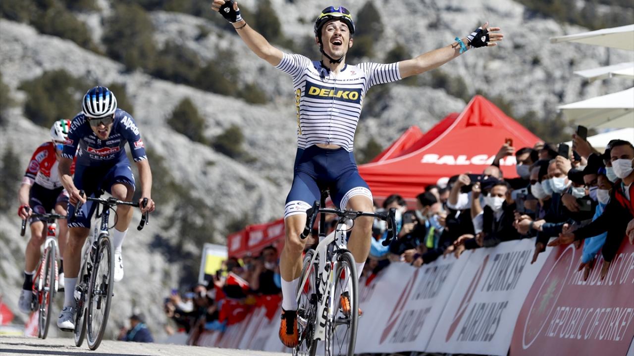 Turkuaz mayo yine Gallego`ya geçti