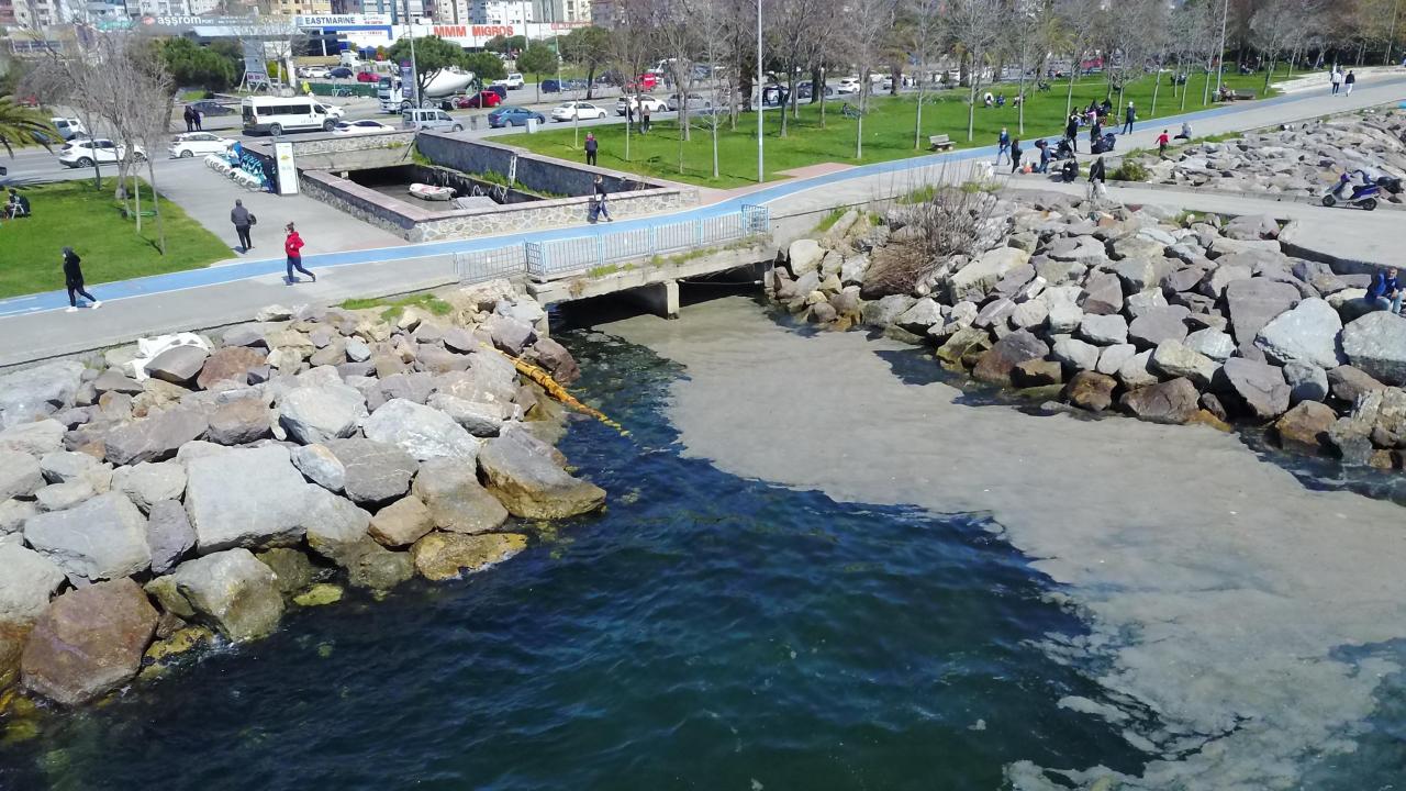 "Çok fena kanalizasyon kokusu geliyor"