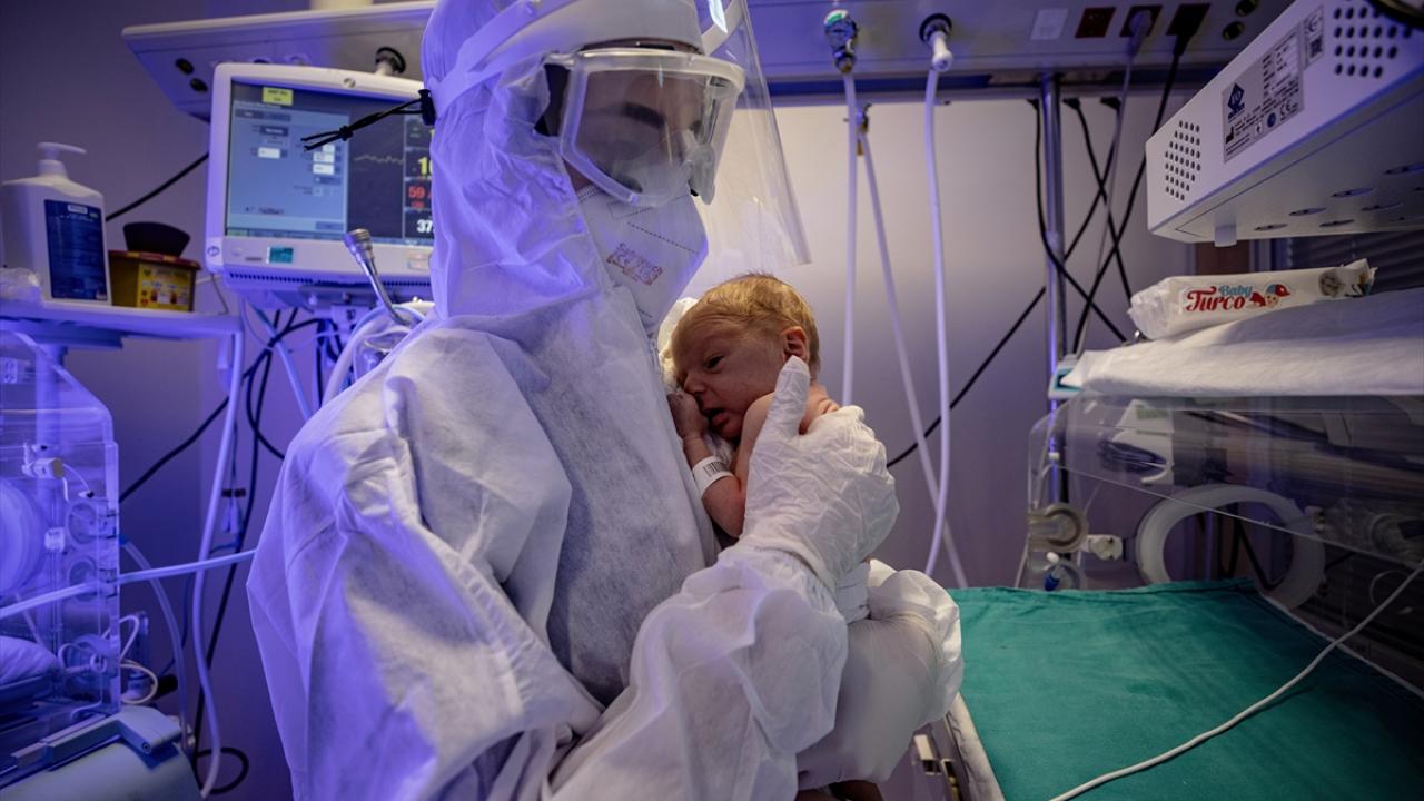"Sevgimiz ve içimizdeki tüm annelik ve babalık duygularını onlara yansıtıyoruz"