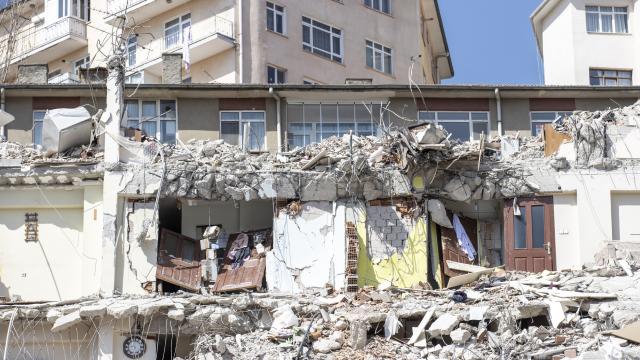 Açelya Apartmanındaki hareketlilik 24 saat izleniyor