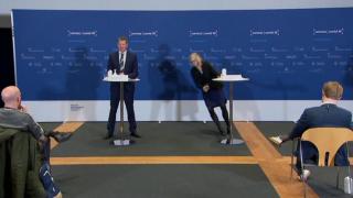 Danimarka İlaç Ajansı Bölüm Direktörü Erichsen basın toplantısında bayıldı