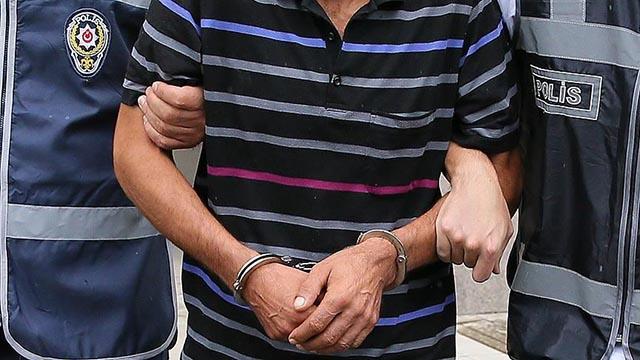 Adanada korsan taksici aracına müşteri gibi binen sivil polis tarafından suçüstü yakalandı
