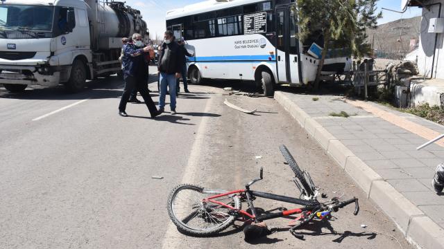 Karsta trafik kazası: 2 yaralı