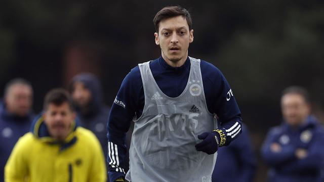 Mesut Özil sahalara dönmek için gün sayıyor