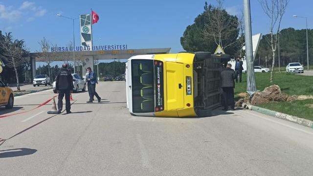 Bursada yolcu dolu minibüs devrildi: 5 yaralı