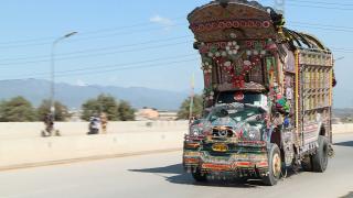 Pakistan yollarının alametifarikası: Süslü kamyonlar