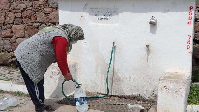 İzmirde su ihtiyacı tankerle karşılanan mahalle sakinleri, kalıcı çare istiyor