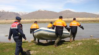 Kaçak avlanılan 3 ton inci kefali göle geri bırakıldı