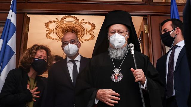 Yunan Dışişleri Bakanı Dendias, İstanbulda Bartholomeos ile görüştü