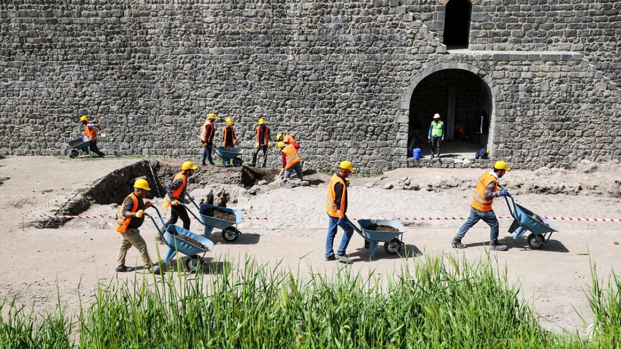 "İçkale Surları bütün ihtişamıyla sergilenmiş olacak"