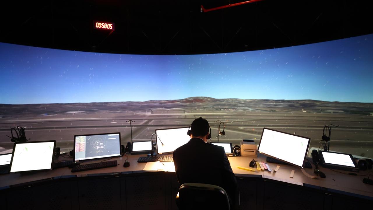 İlk milli hava trafik kontrol simülatörü "atcTRsim" ile eğitimler devam ediyor