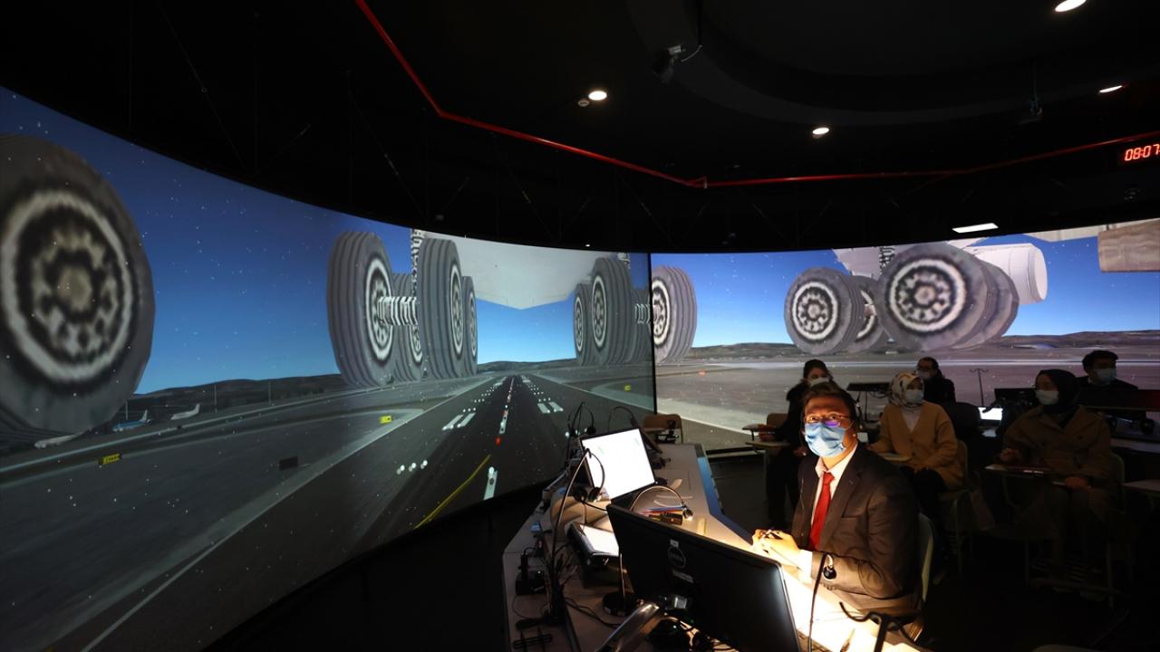 Hava trafik kontrolörü olmak isteyenleri uzun süreli eğitimler bekliyor