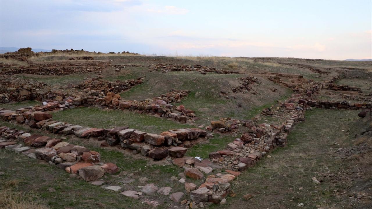 Bazı eserler yurt dışına götürülmüş