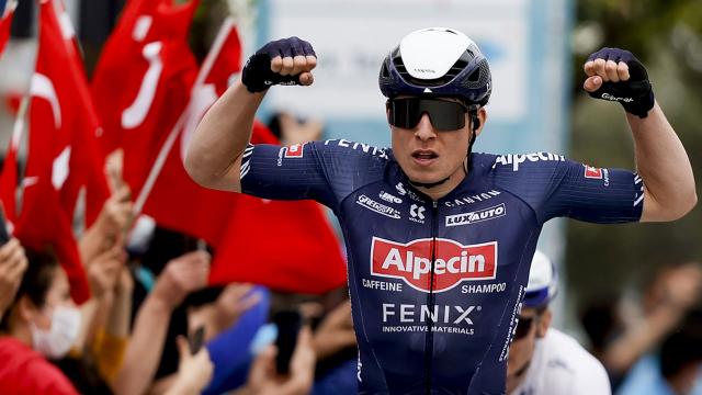 TUR 2021in yedinci etabını Jasper Philipsen kazandı
