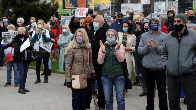 Bosna Hersekte koronavirüs protestosu