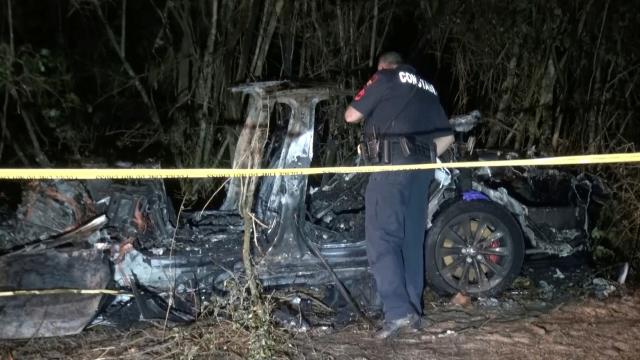 Sürücüsüz Tesla otomobil kaza yaptı: 2 ölü