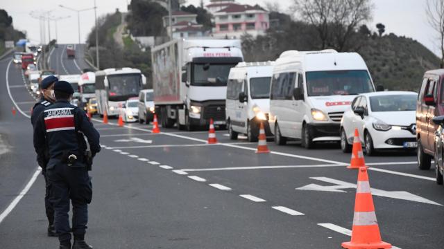 Tekirdağda denetimlerde araç kuyrukları oluştu