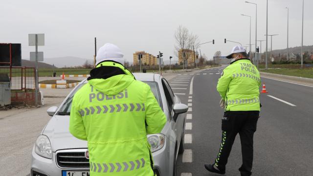 Tekirdağda eğlence mekanlarında Covid-19 tedbirlerini ihlal eden 31 kişiye para cezası verildi