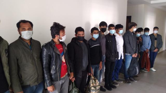 Kahramanmaraşta ülkeye yasa dışı yollarla giren 13 yabancı uyruklu kişi yakalandı