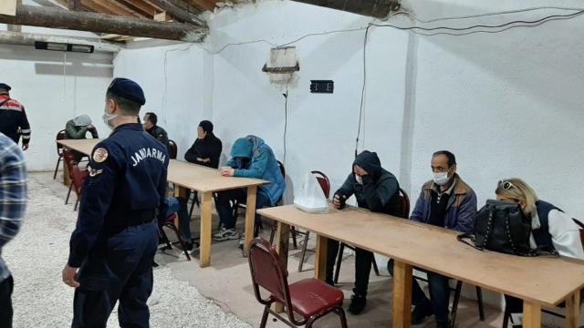 Tavuk çiftliğine kumar baskını: 37 kişiye para cezası