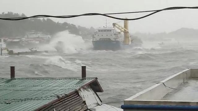 Filipinlerde "tayfun" alarmı: 68 bin kişi evlerini terk etti