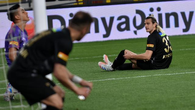 Göztepe yedinci kez üstünlüğünü koruyamadı