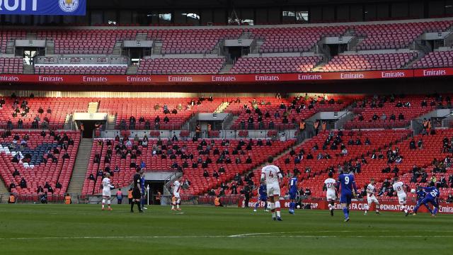 FA Cup maçını 4 bin taraftar tribünden izledi