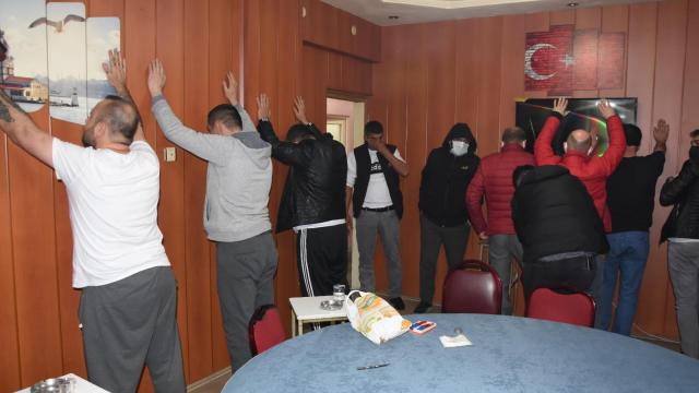 Kumar oynarken yakalanan 13 kişiye 41 bin lira ceza