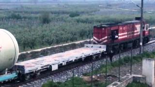 Makinist treni durdurdu, kurye iftarlık siparişi yetiştirdi