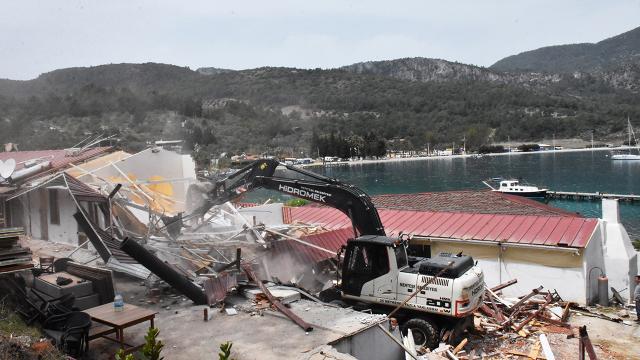 Muğlada 32 kaçak yapının yıkımına başlandı