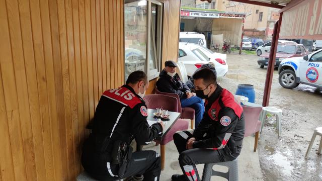 Bursada Covid-19 tedbirlerine uyulmayan çay ocağındaki 11 kişiye para cezası uygulandı