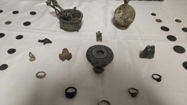 Antalyada bir otomobilden 85 tarihi eser çıktı