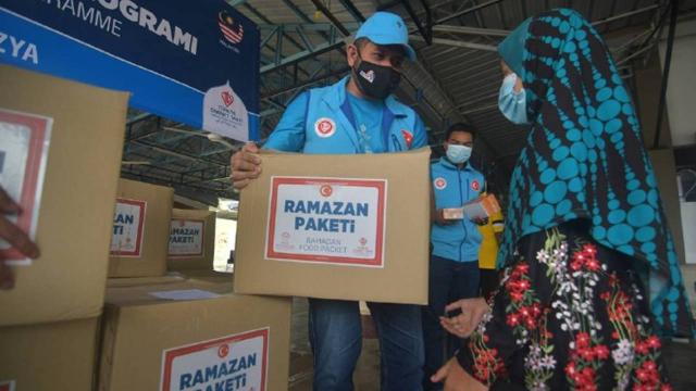 Türkiyenin yardım eli Malezyadaki ihtiyaç sahiplerine ulaşıyor