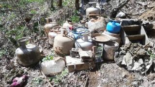 12 odalı sığınakta teröristlerin yaşam malzemeleri ele geçirildi