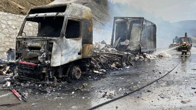 Samsunda pamuk yüklü yabancı plakalı tır yandı