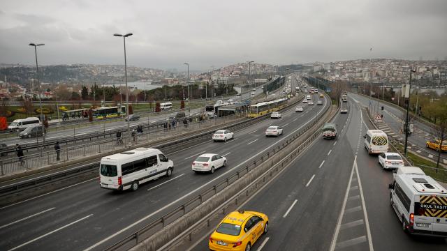 İstanbulda haftanın ilk iş gününde trafik sakin seyrediyor