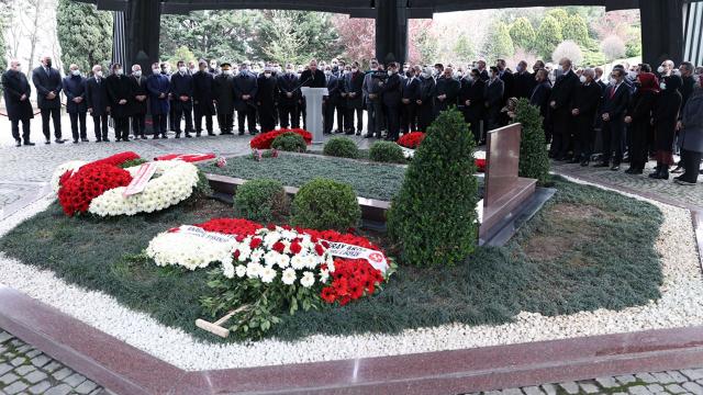 Turgut Özal kabri başında anıldı