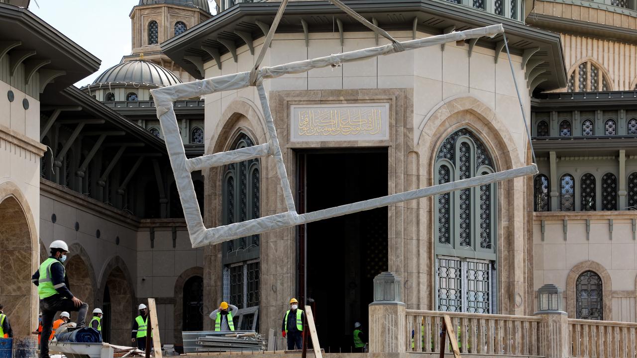 Kapının çerçevesi takıldı