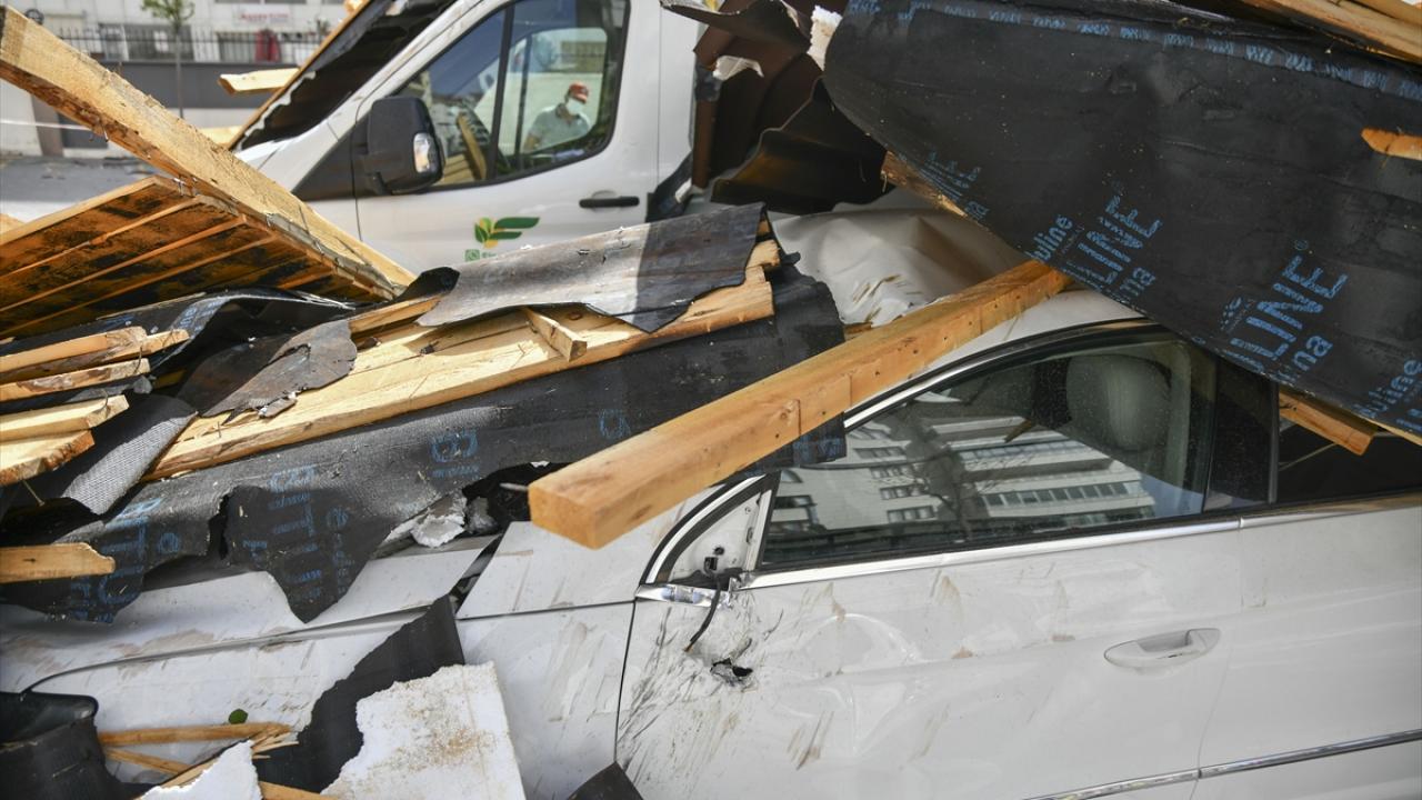 "Benim aracım da tamamen enkazın altında"