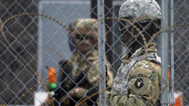 Bidenı eleştiren Arizona Valisi sınıra Ulusal Muhafız gönderecek