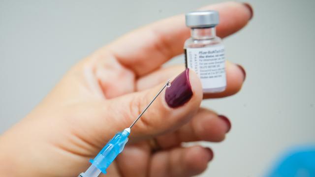 Dünya genelinde 904 milyon dozdan fazla aşı yapıldı