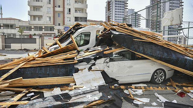 Gaziantepte rüzgarın neden olduğu hasar tespit ediliyor