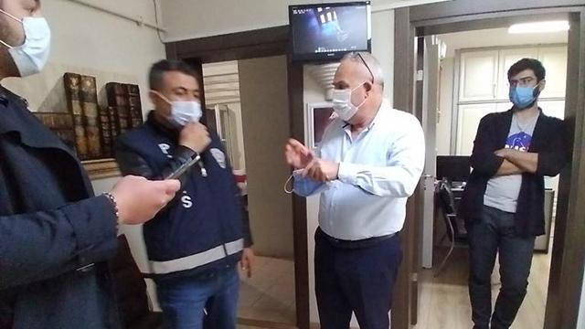 PCR testi pozitif çıkan avukat, bürosunda yakalandı