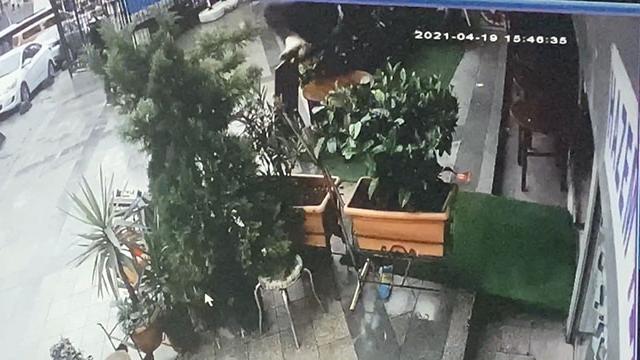 Polise yakalanmamak için 3. kattan atlayan kişi yaralandı