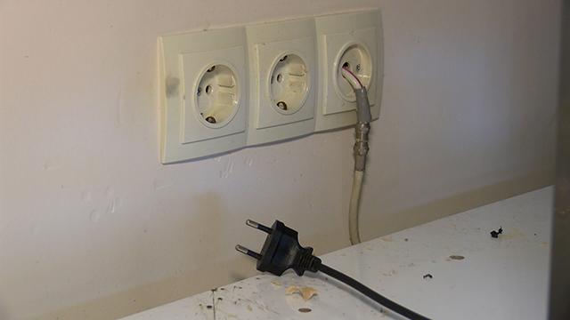 Yüksek voltaj, 5 apartmandaki elektronik cihazları bozdu