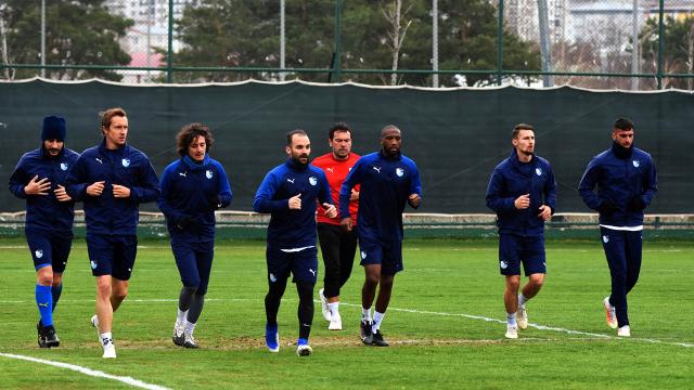 Erzurumsporda 3 futbolcu ile yollar ayrıldı
