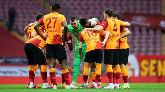 Galatasarayın maç kadrosunda 4 isim yer almadı